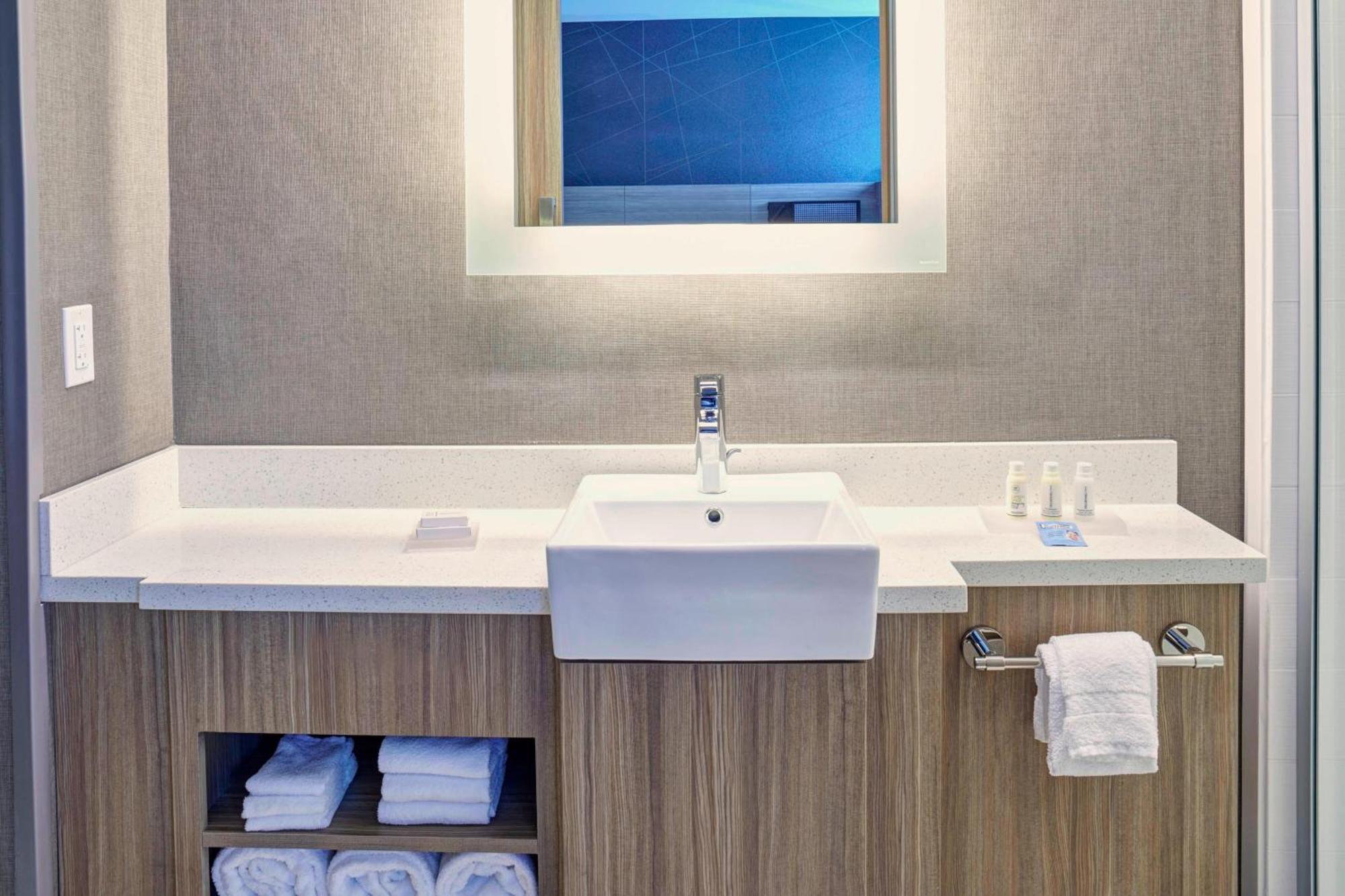 גרנדוויל Springhill Suites By Marriott Grand Rapids West מראה חיצוני תמונה