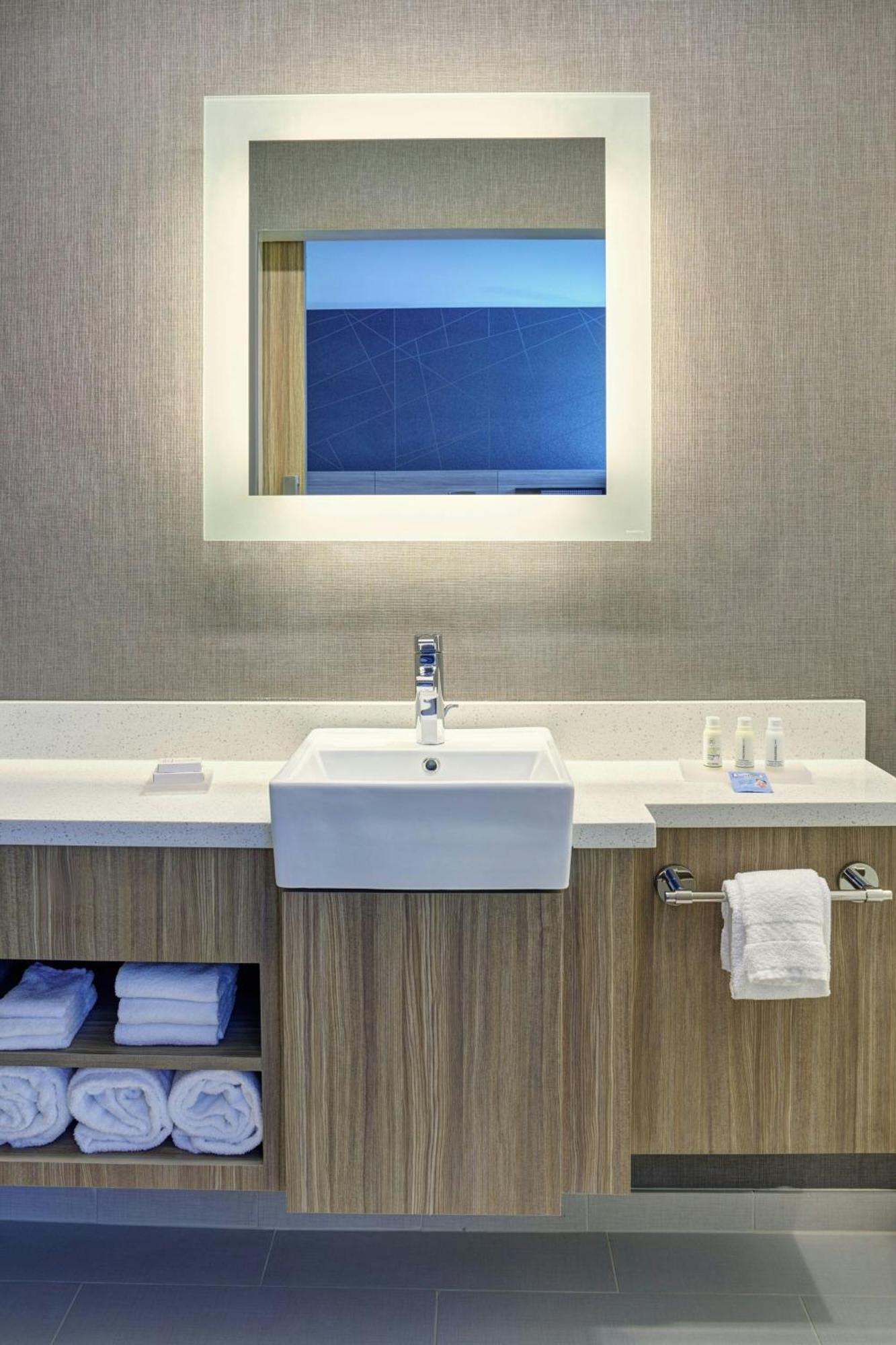 גרנדוויל Springhill Suites By Marriott Grand Rapids West מראה חיצוני תמונה